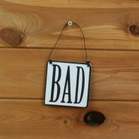 Cedule na dveře koupelny BAD 7,7x7,7cm