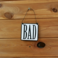 Cedule na dveře koupelny BAD 7,7x7,7cm