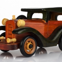 Celodřevěné autíčko