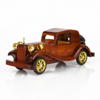 Celokapotované dřevěné autíčko