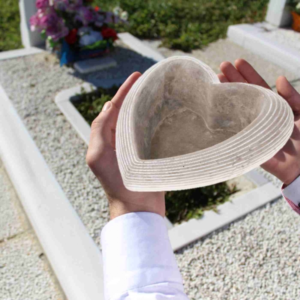 Celoroční dekorace na hrob z betonu 19 x 19 x 8 cm