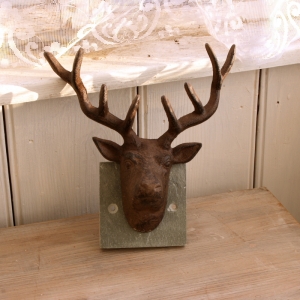 Chalupářská dekorace na zeď jelen 20x23cm