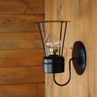 Chalupářská lampa na zeď