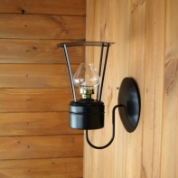 Chalupářská lampa na zeď