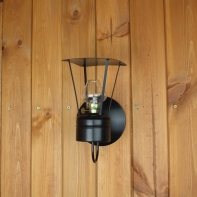 Chalupářská lampa na zeď