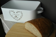 Chlebník kovový s dřevěným víkem 32,5x14,5x12cm