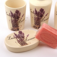 Dávkovač, hrníček na vodu, na kartáčky a mýdlenka