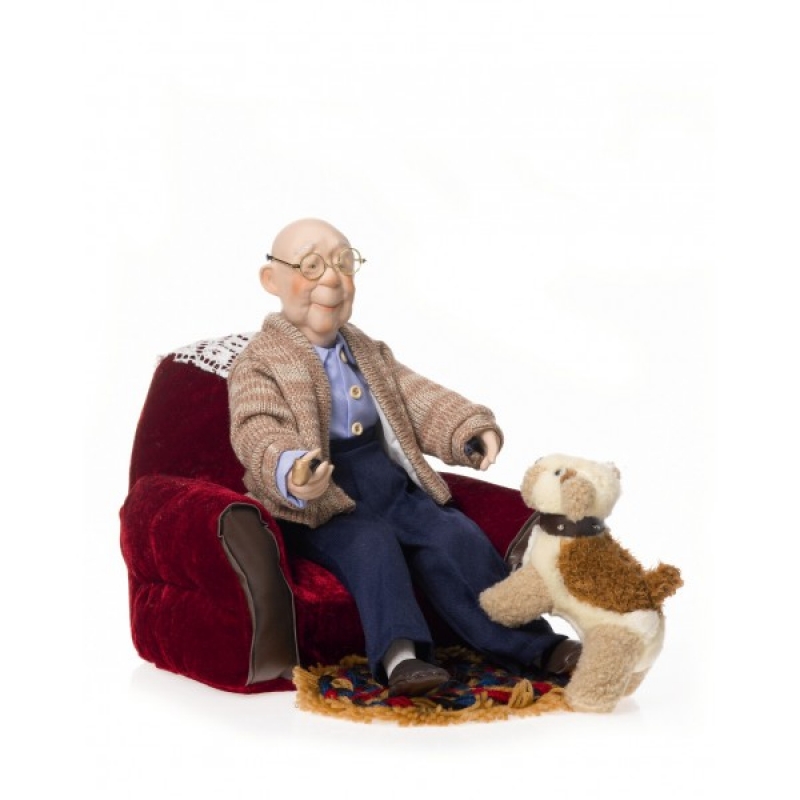 Dědeček v křesle 32cm