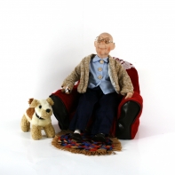 Dědeček v křesle 32cm