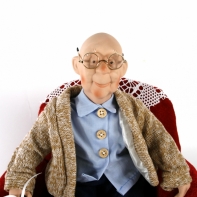 Dědeček v křesle 32cm