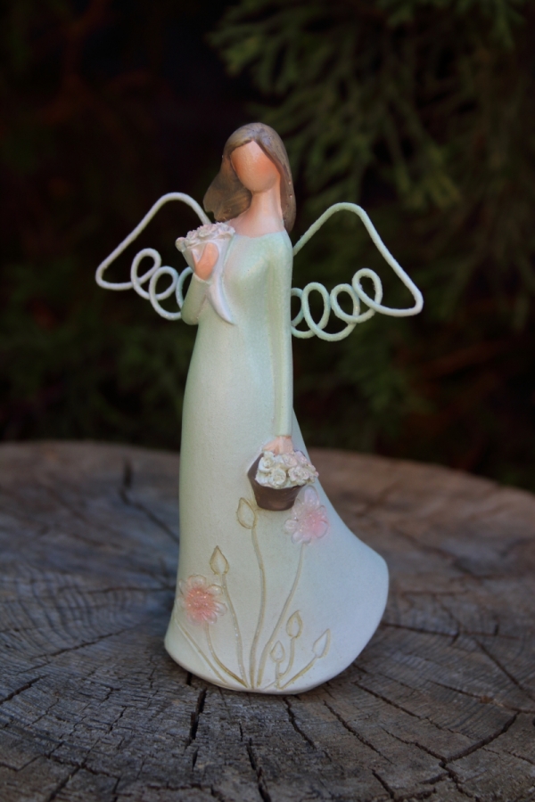 Dekorace anděl s květinami 9×13×4,5cm