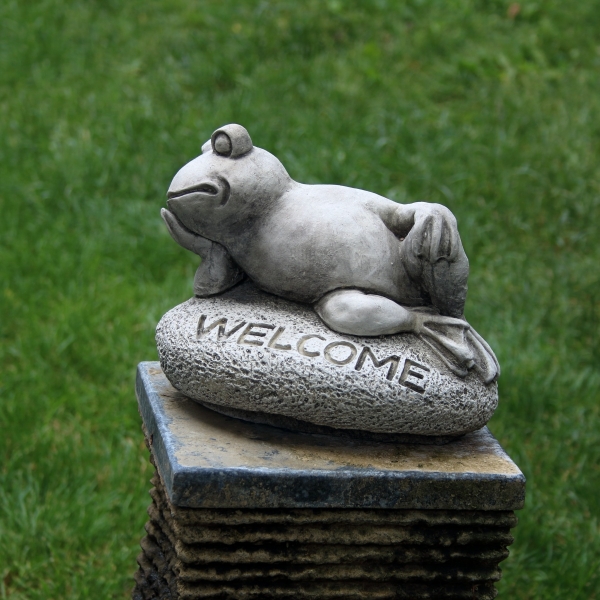 Dekorace k jezírku žába na kameni