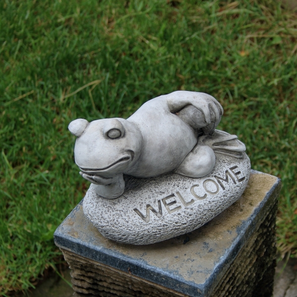 Dekorace k jezírku žába na kameni