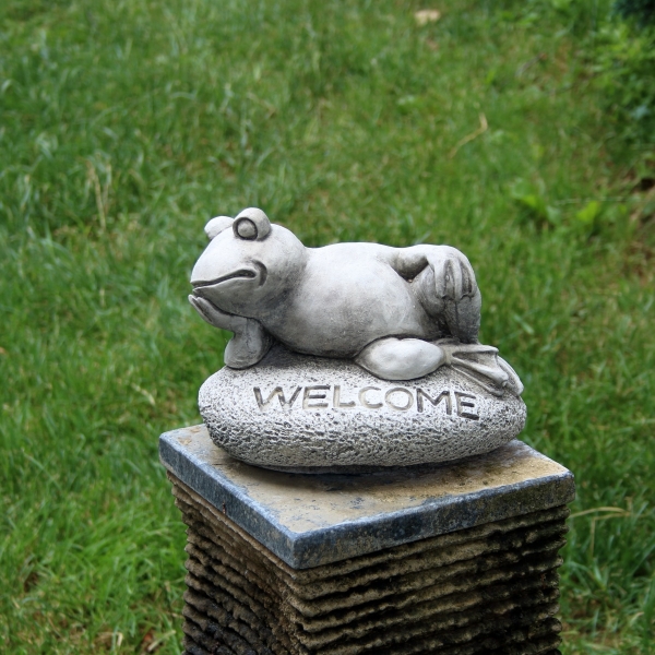 Dekorace k jezírku žába na kameni