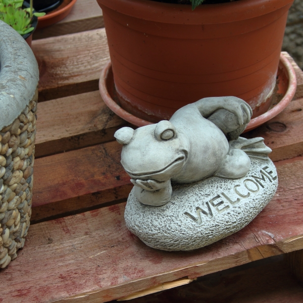 Dekorace k jezírku žába na kameni