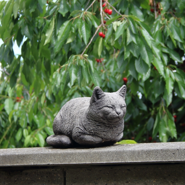 Dekorace kočka spící 31x17x18cm