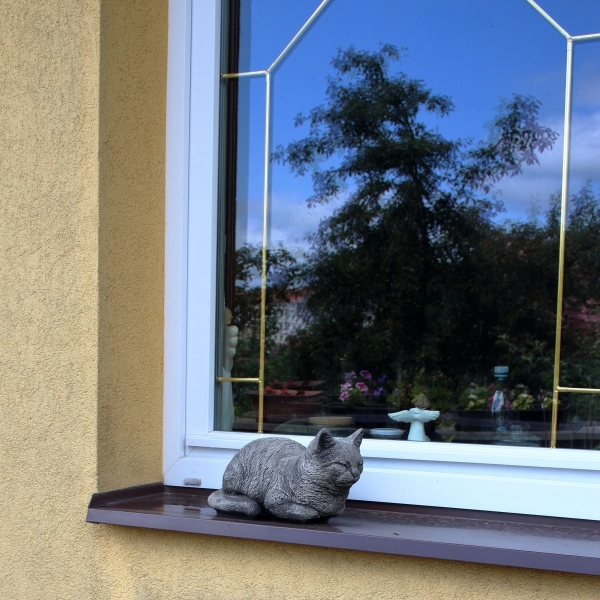 Dekorace kočka spící 31x17x18cm