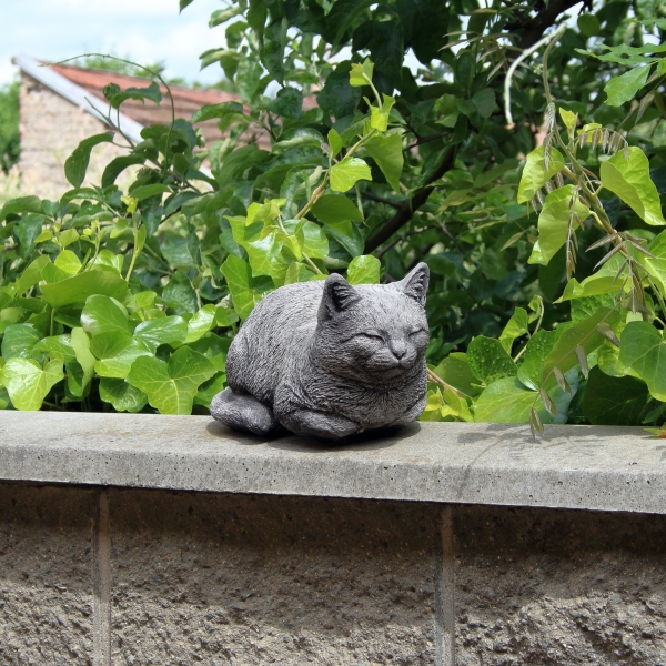 Dekorace kočka spící 31x17x18cm