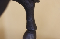 Dekorace kůň na stojánku 37cm - poškozeno