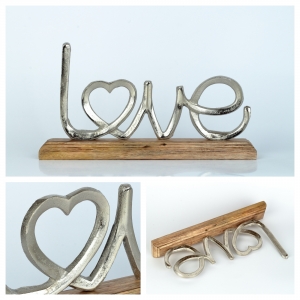 Dekorace LOVE dřevěná 33x18cm