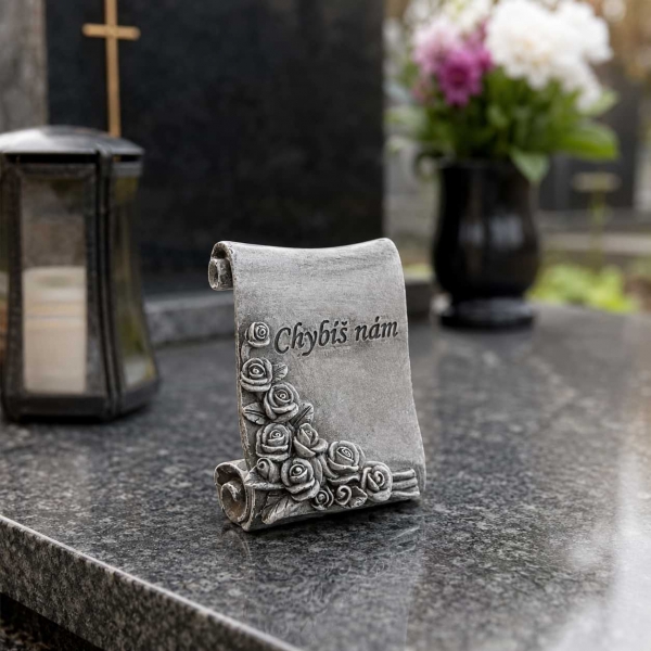 Dekorace na hrob – svitek „Chybíš nám“ s růžemi 9 cm