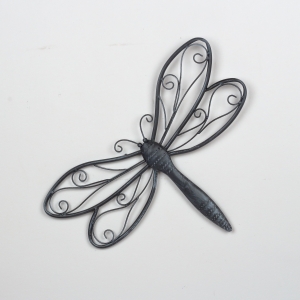 Dekorace na zeď vážka kovová tmavá 49x34cm