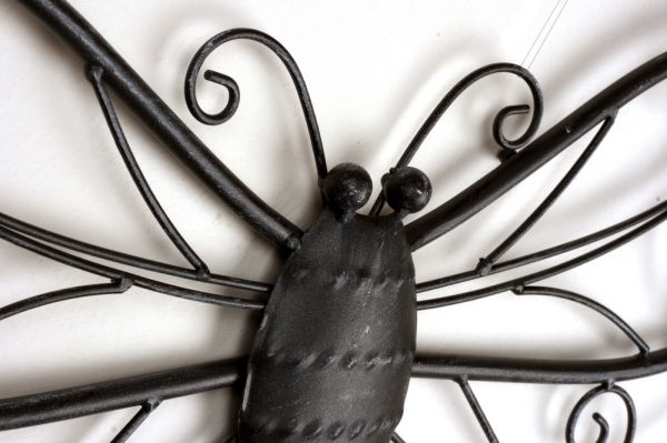 Dekorace na zeď vážka tmavý kov 60cm