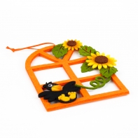 Dekorace vrána v okně 14x20cm