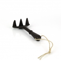 Dekorace zahradní nářadí hrábě 13cm