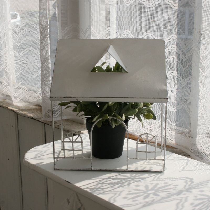 Dekorační kovový domek 27x24x13cm