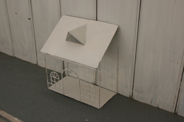 Dekorační kovový domek 27x24x13cm