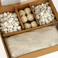 Dekorační sada kamínků a ratanu bílá