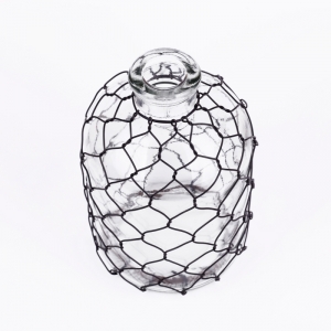 Dekorační váza sklenice s pletivem 18cm