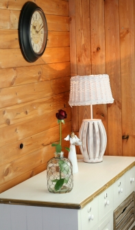 Dekorační váza sklenice s pletivem 18cm