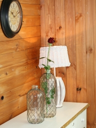 Dekorační váza sklenice s pletivem 26cm