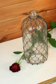 Dekorační váza sklenice s pletivem 34cm