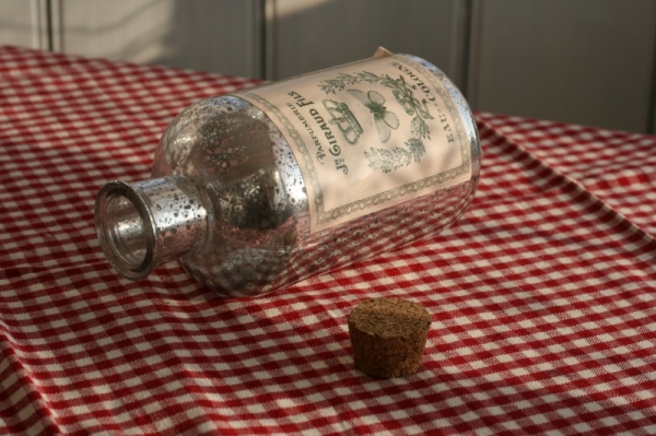 Dekorativní skleněná láhev 16,5x8x8cm