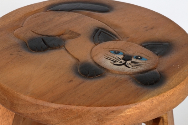 Dětská dřevěná stoličk hrající si kotě 26cm