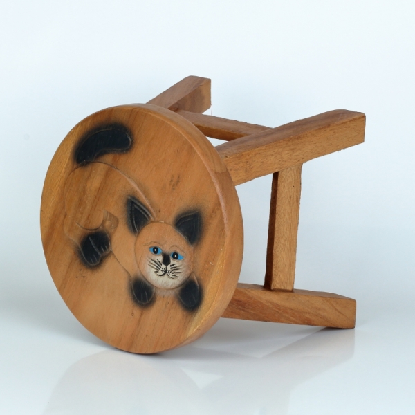 Dětská dřevěná stoličk hrající si kotě 26cm