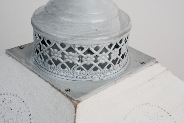 Dřevěná bílá lucerna s patinou 65cm