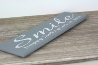 Dřevěná cedule SMILE šedá 40x12cm