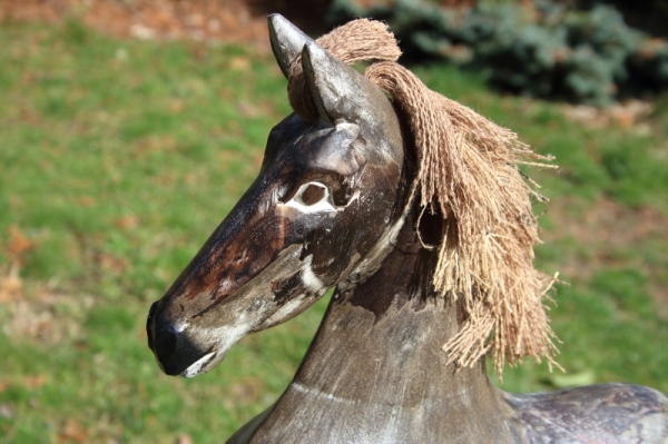 Dřevěná dekorace houpací koník 48cm