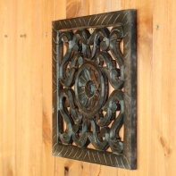 Dřevěná dekorace na stěnu - tmavé dřevo 26x26cm