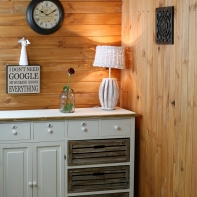 Dřevěná dekorace na stěnu - tmavé dřevo 26x26cm