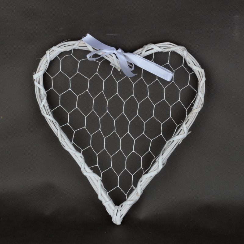 Dřevěná dekorace/nástěnka srdce bílé 38×46×2cm 