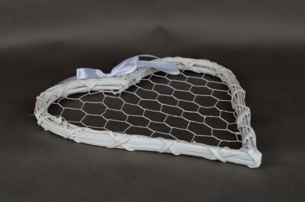 Dřevěná dekorace/nástěnka srdce bílé 38×46×2cm 