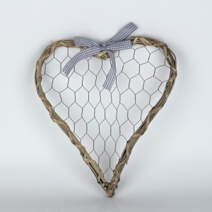 Dřevěná dekorace/nástěnka srdce přírodní 30x35x2cm