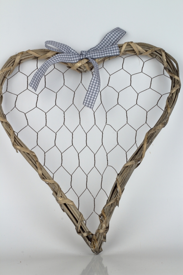 Dřevěná dekorace/nástěnka srdce přírodní 38×46×2cm 