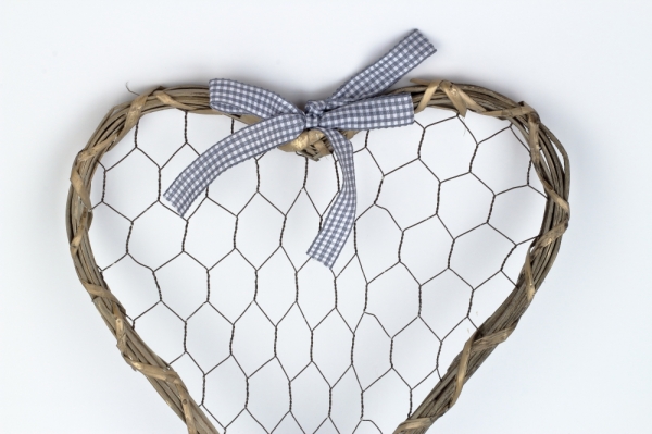 Dřevěná dekorace/nástěnka srdce přírodní 38×46×2cm 