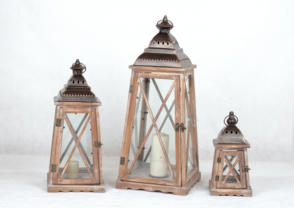 Dřevěná dekorační lucerna střední 24x24x60cm